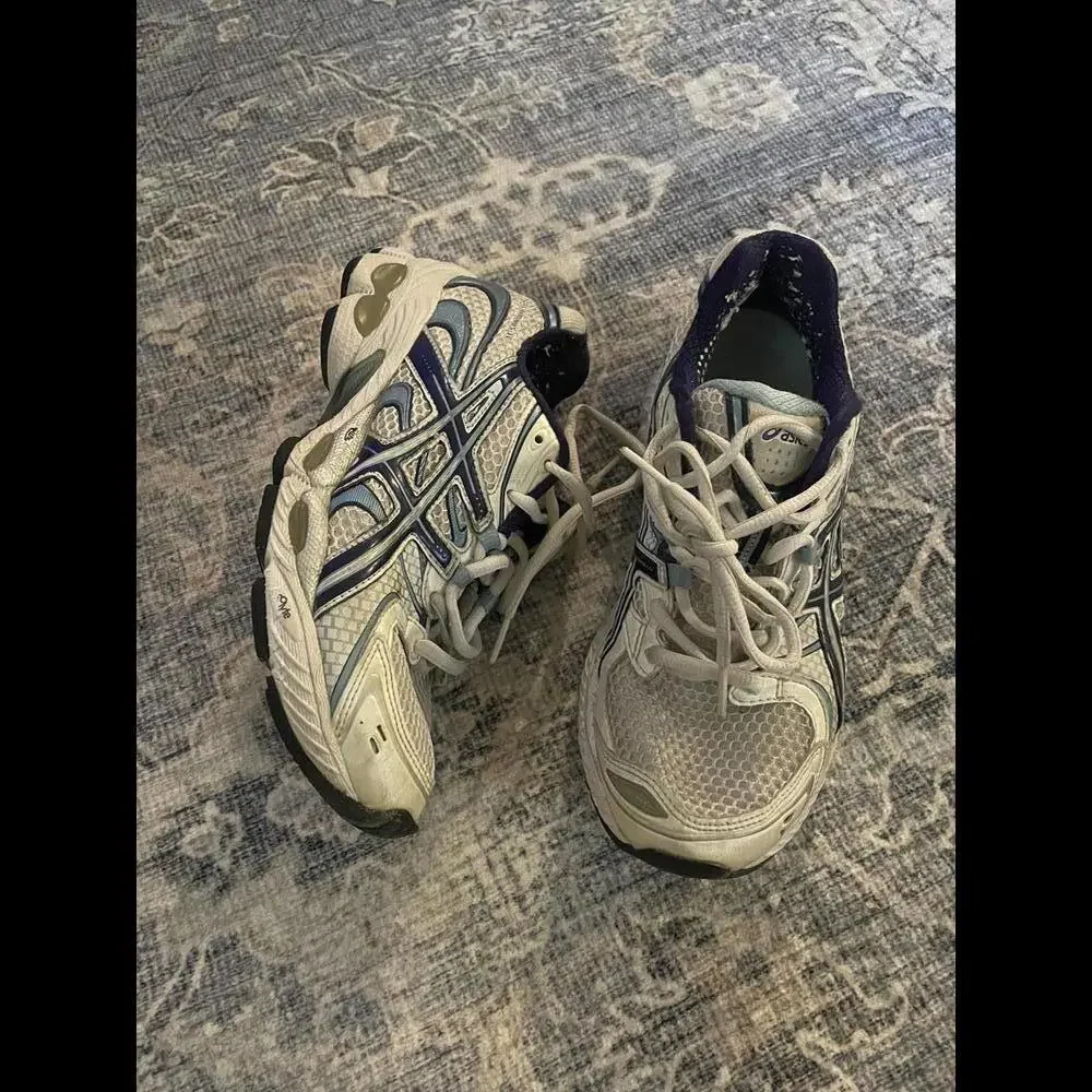 ASICS - Picture 2 of 2